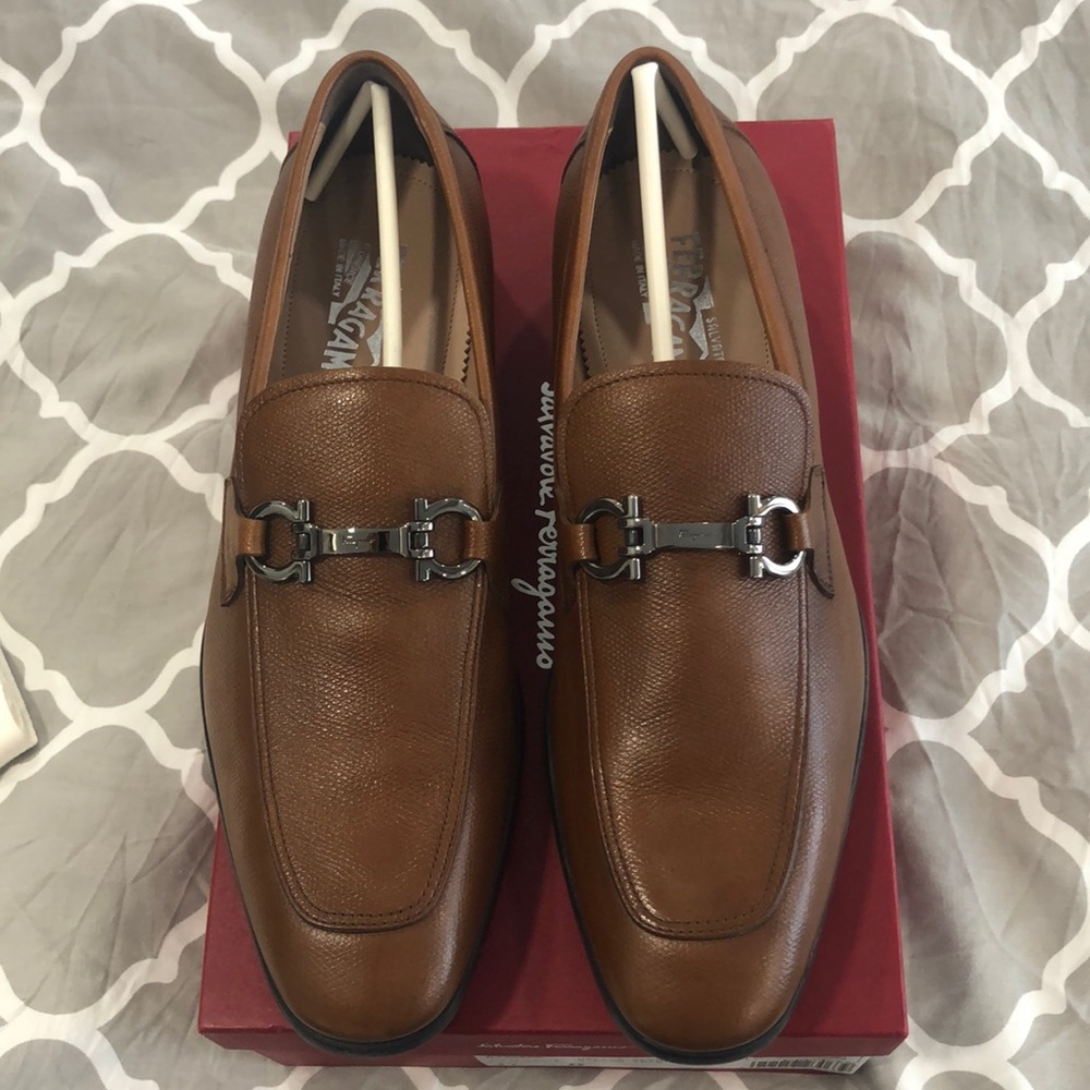 NEW IN BOX size 11D brown pebbles men loafers